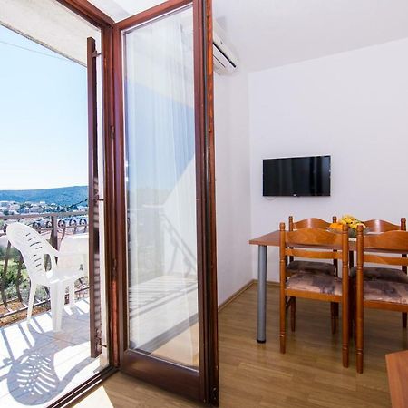 Apartments Jozic Seget Vranjica Bagian luar foto