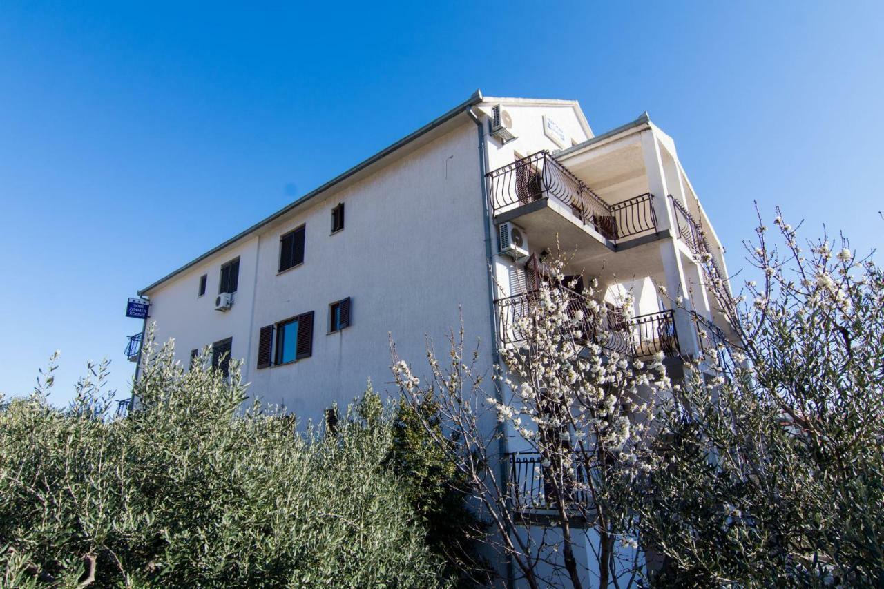 Apartments Jozic Seget Vranjica Bagian luar foto