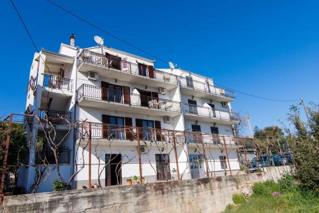 Apartments Jozic Seget Vranjica Bagian luar foto