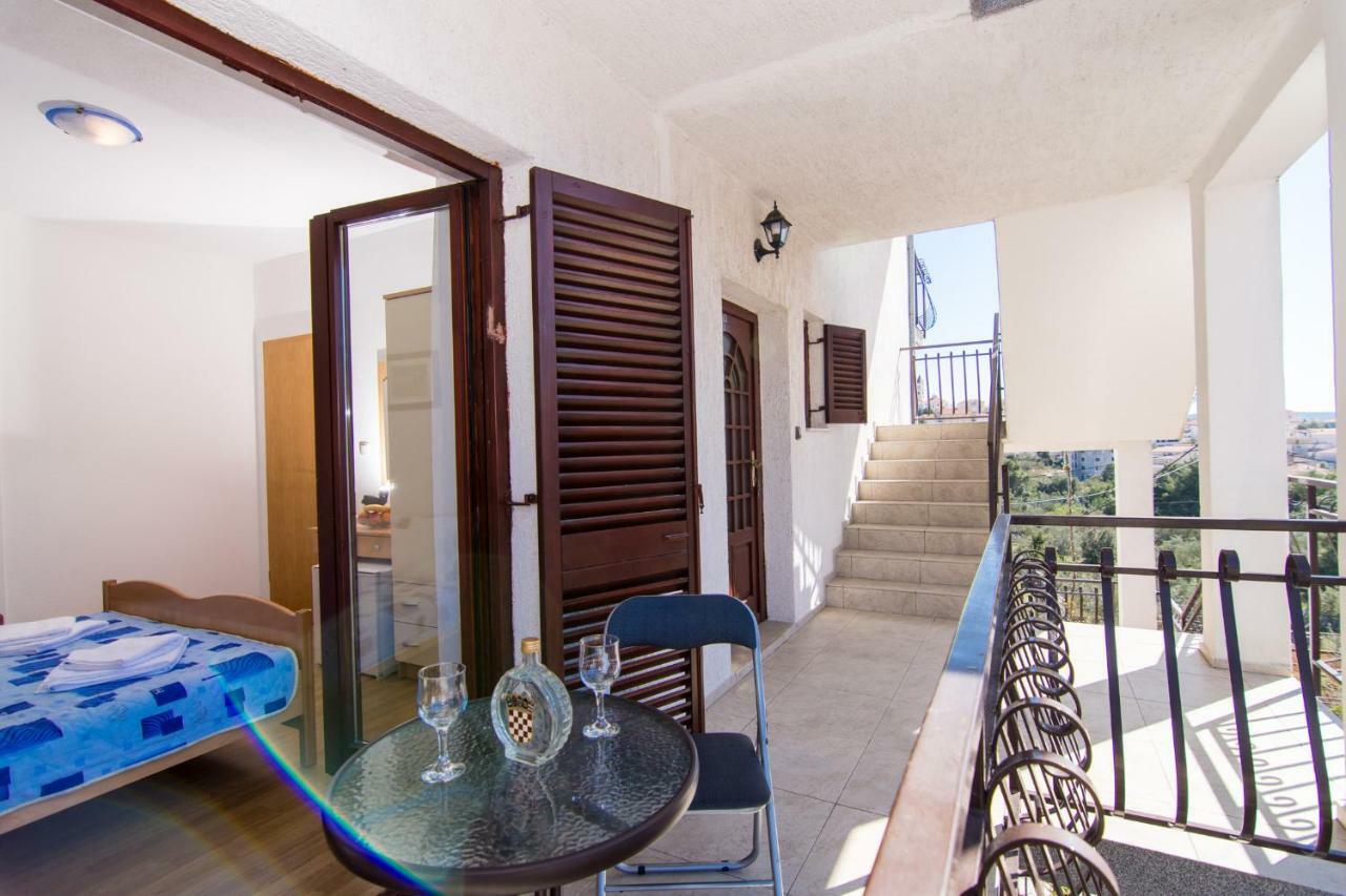 Apartments Jozic Seget Vranjica Bagian luar foto