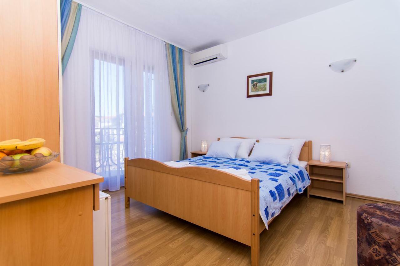 Apartments Jozic Seget Vranjica Bagian luar foto