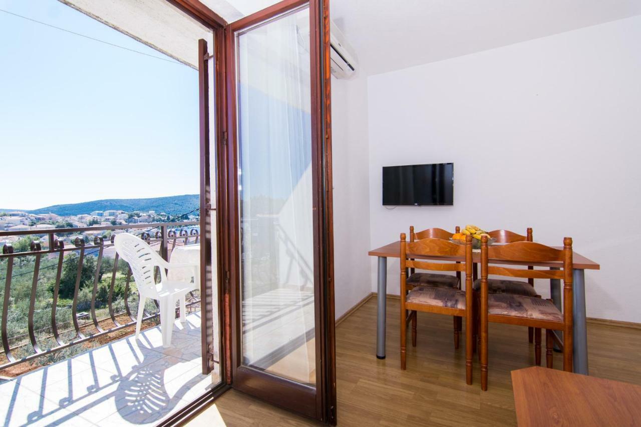 Apartments Jozic Seget Vranjica Bagian luar foto
