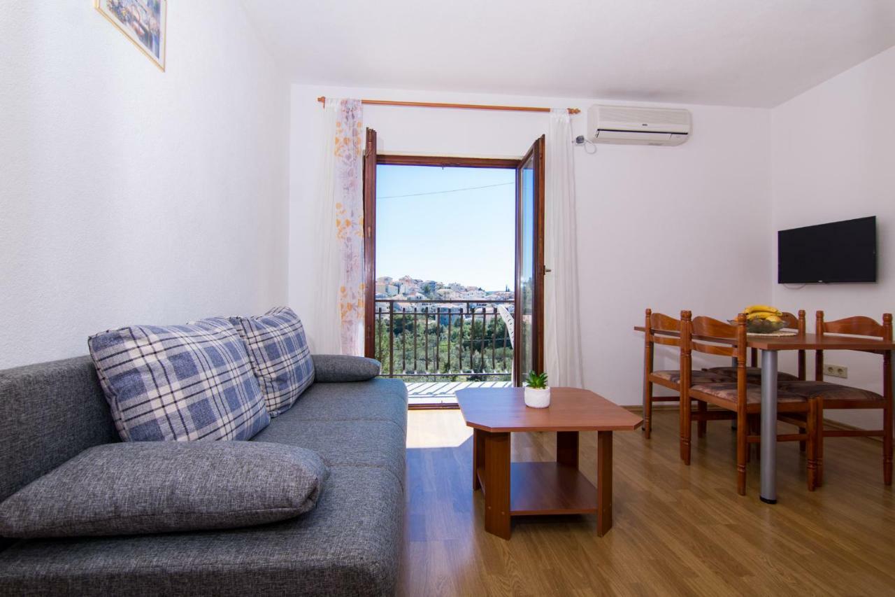Apartments Jozic Seget Vranjica Bagian luar foto