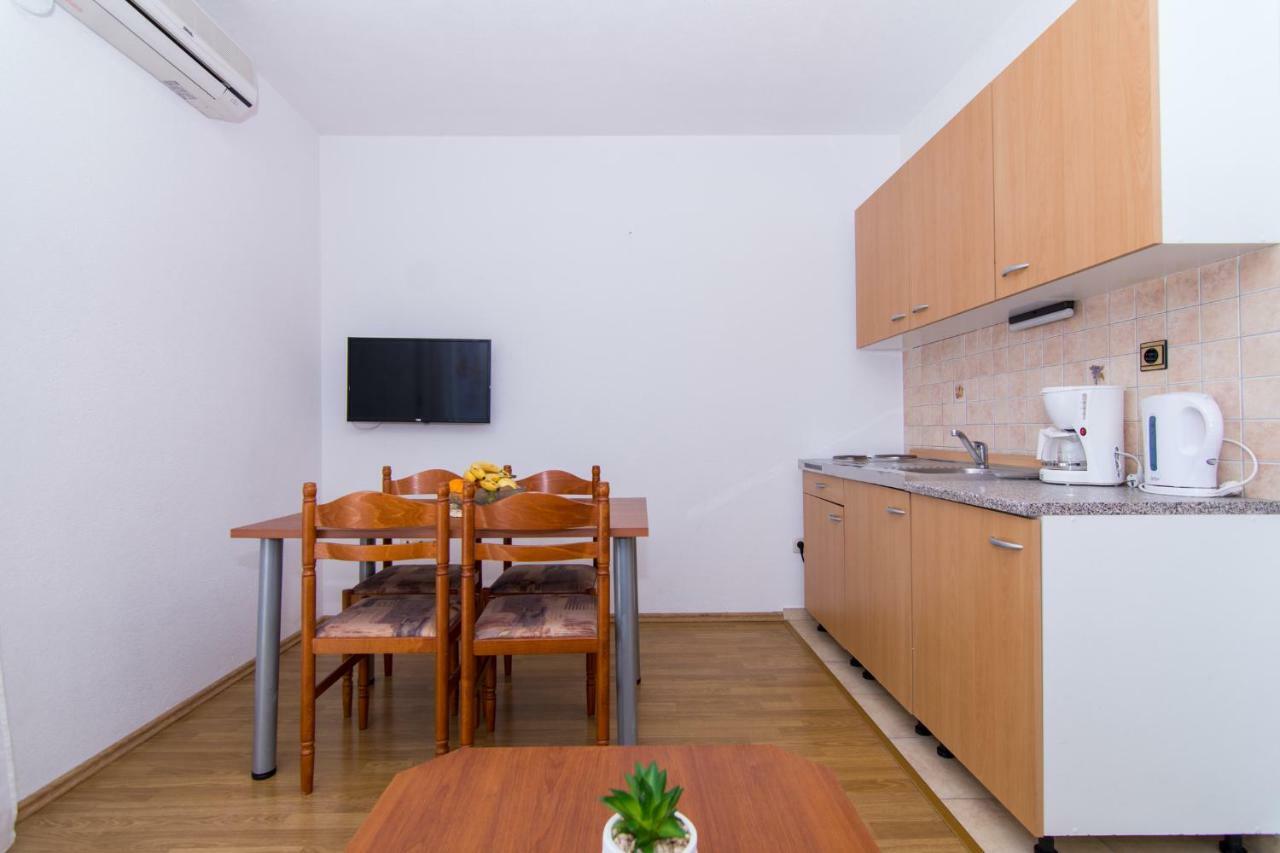 Apartments Jozic Seget Vranjica Bagian luar foto