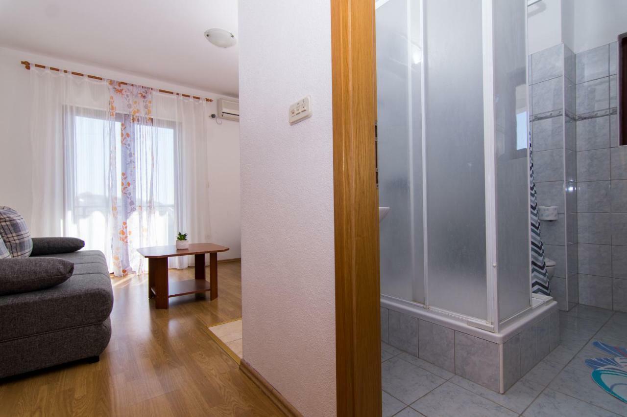 Apartments Jozic Seget Vranjica Bagian luar foto