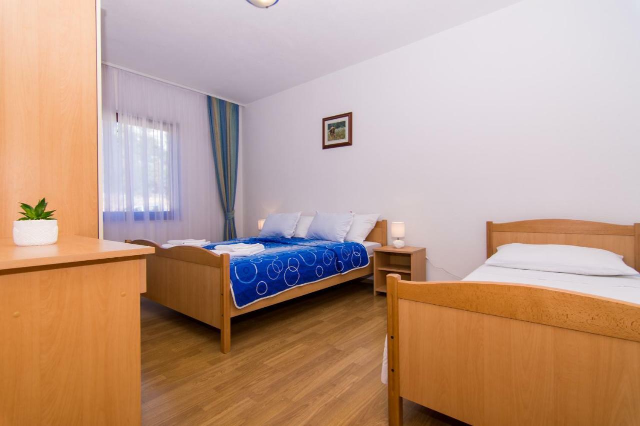 Apartments Jozic Seget Vranjica Bagian luar foto